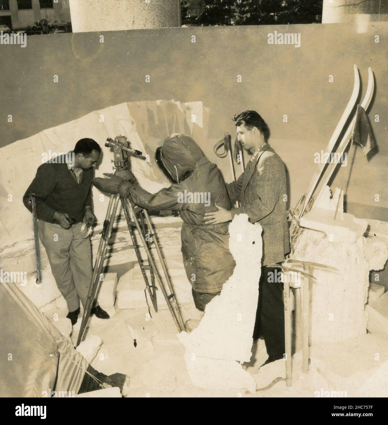 Mise en scène de l'expérience scientifique de l'expédition polaire à la foire de l'Antarctique au Palazzo dei Congressi, Rome, EUR, Italie 1962 Banque D'Images