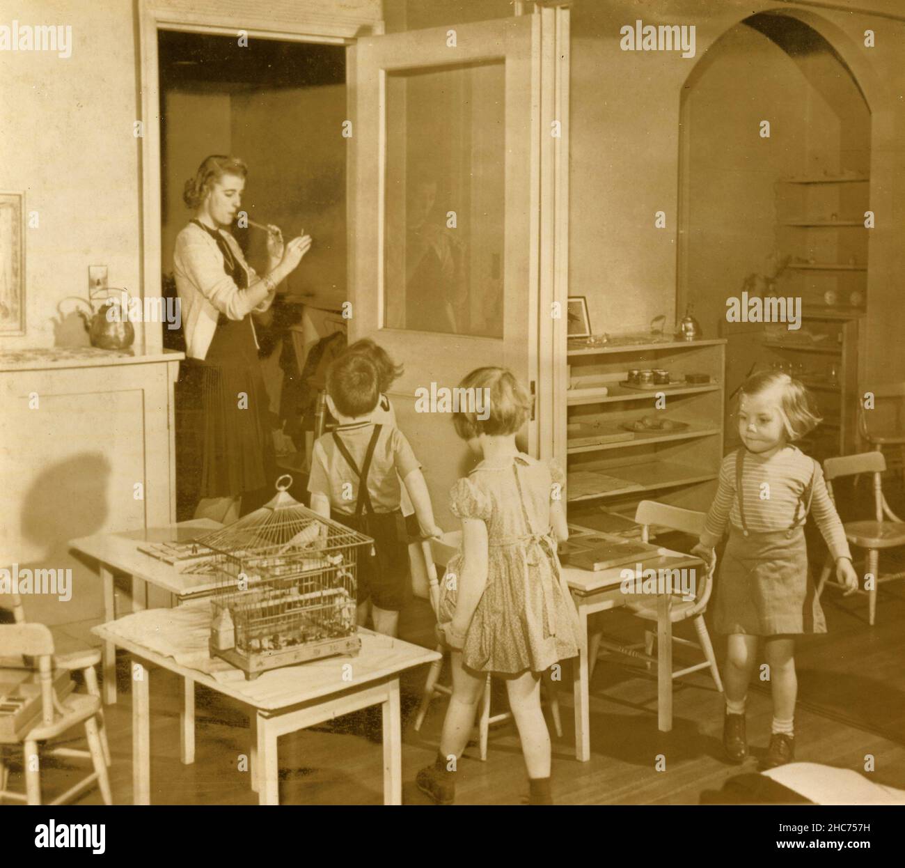 Enfants de l'école Maria Montessori Teaching Methods, USA 1950s Banque D'Images