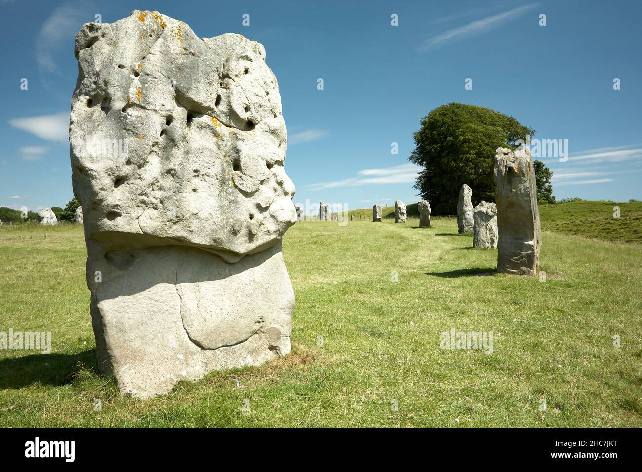 Cercle de pierre d'Avebury et remblai Banque D'Images