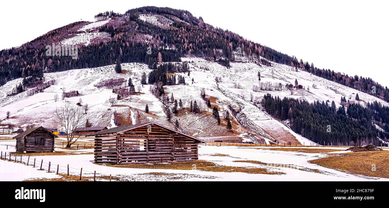 Paysage agricole d'hiver, centre de ski de Rauris, Autriche Banque D'Images