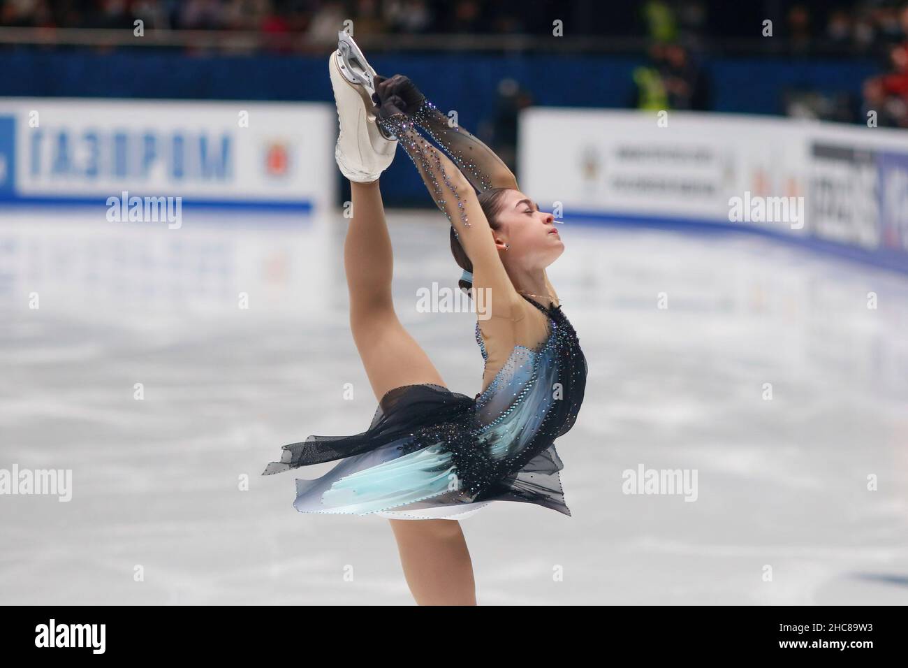 Saint-Pétersbourg, Russie.25th décembre 2021.Adelia Petrosian de Russie participe au patinage libre des femmes le troisième jour des Rostelecom Russian Nationals 2022 du patinage artistique au Palais sportif de Yubileyny à Saint-Pétersbourg.Note finale: 160,68 (photo de Maksim Konstantinov/SOPA Images/Sipa USA) crédit: SIPA USA/Alay Live News Banque D'Images