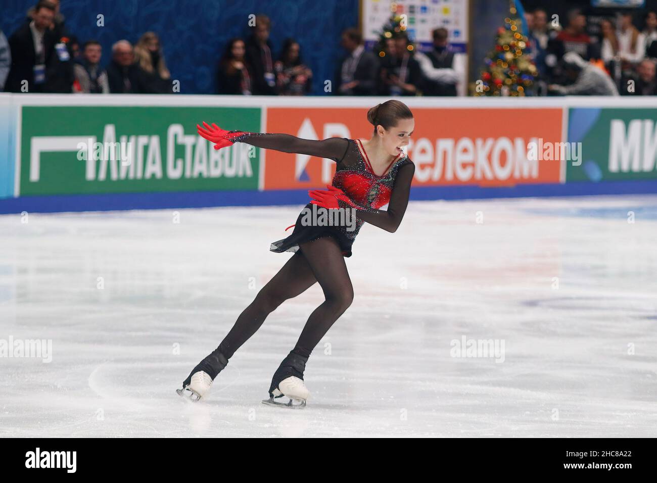 Saint-Pétersbourg, Russie.25th décembre 2021.Kamila Valieva, de Russie, participe au patinage libre des femmes le troisième jour des Rostecom Russian Nationals 2022 de patinage artistique au Palais sportif de Yubileyny à Saint-Pétersbourg.Score final: 193,10 crédit: SOPA Images Limited/Alay Live News Banque D'Images