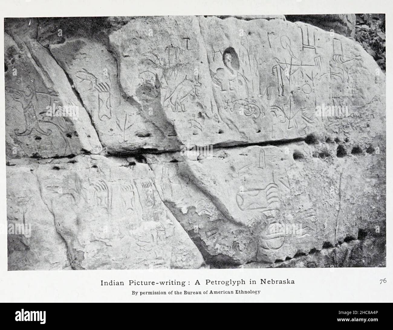 Indian Picture-writing : A Petroglyph in Nebraska from the Book ' The mythes of the North American Indians ' de Lewis Spence, publié à Londres par George G. Harrap & Company en 1912 Banque D'Images