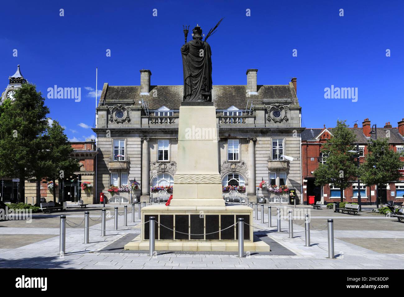 Mémorial de guerre, Memorial Square, ville de Crewe, Cheshire, Angleterre,ROYAUME-UNI Banque D'Images