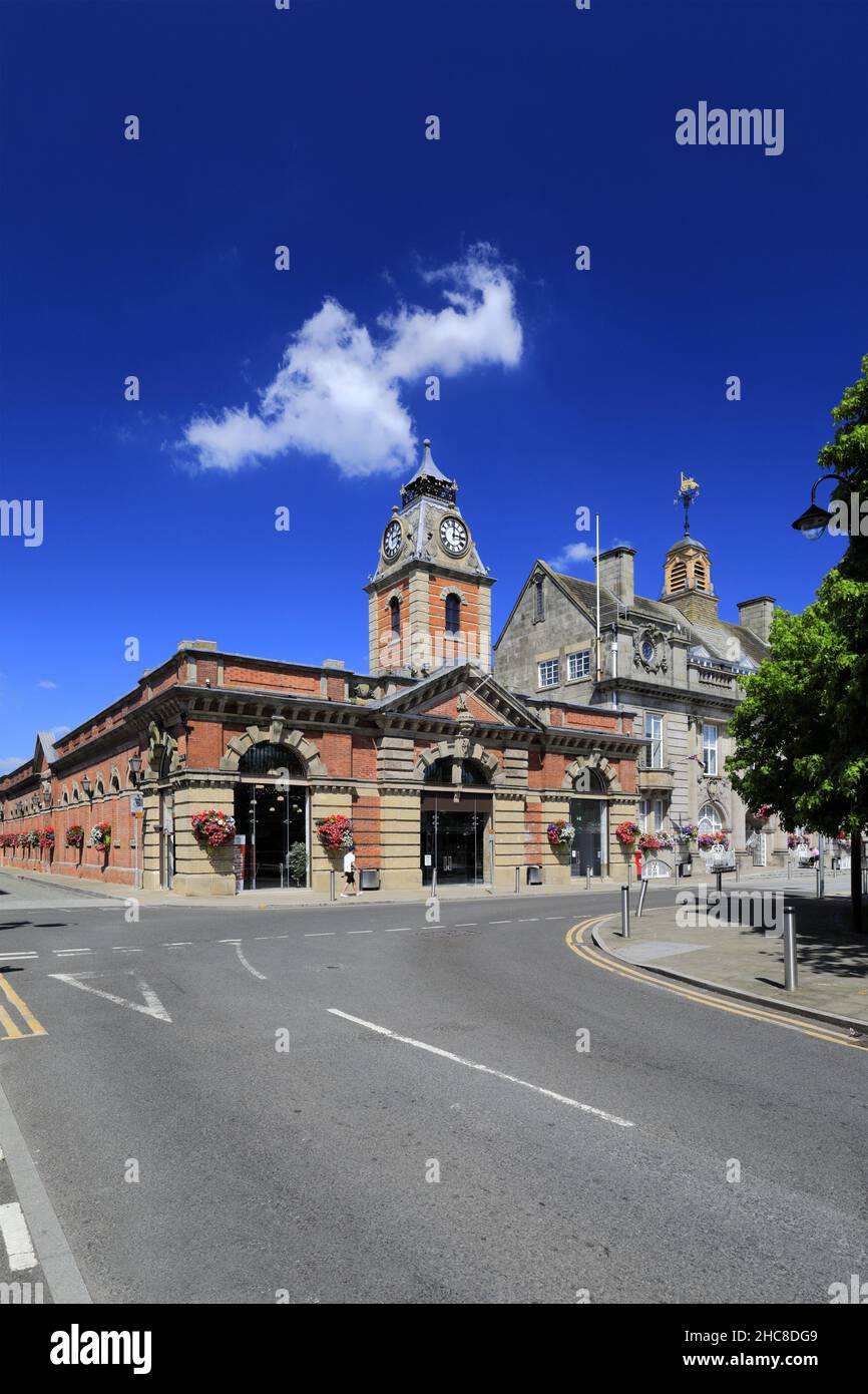 The Market Hall and Town Hall, Crewe Town, Cheshire, Angleterre, Royaume-Uni Banque D'Images