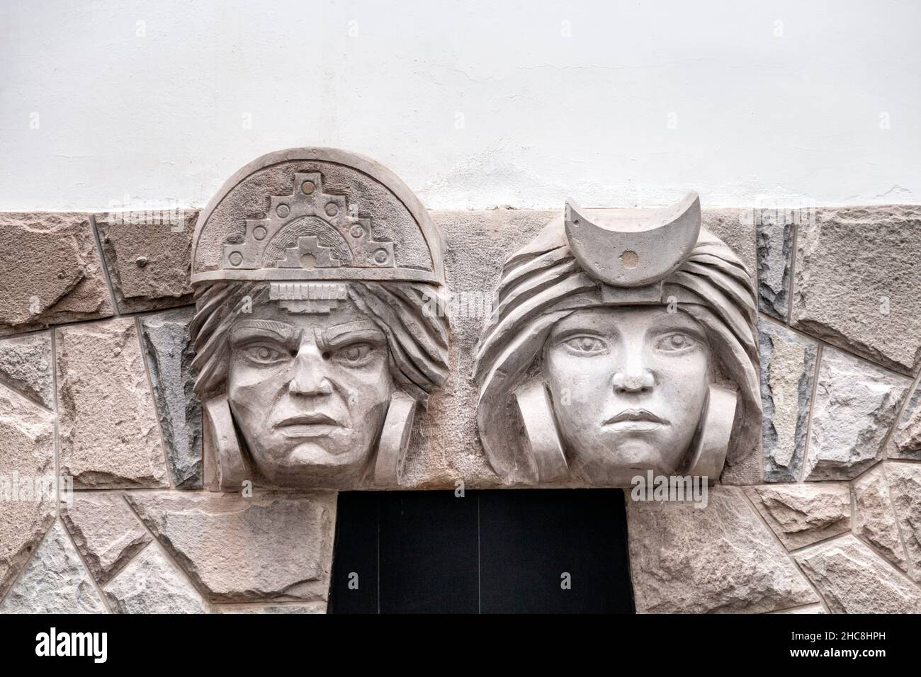 Relief d'un homme et d'une femme inca sur un mur de construction à San Blas, Cusco, Vallée Sacrée, Pérou Banque D'Images Relief d'un homme et d'une femme inca sur un mur de construction à San Blas, Cusco, Vallée Sacrée, Pérou Banque D'Images