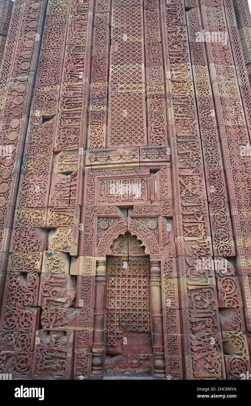 Belles sculptures sur le tombeau d'Iltutmish, Mehrauli Banque D'Images