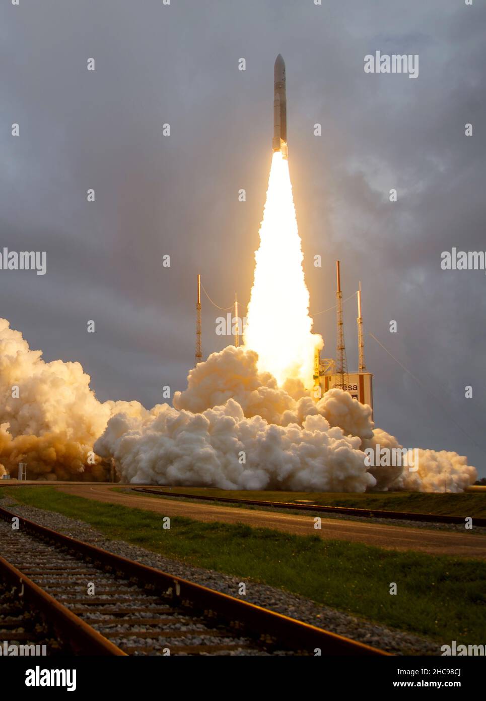 KOURO, GUYANE FRANÇAISE - 25 décembre 2021 - le télescope spatial James Webb lance une fusée Ariane 5 à bord de la zone de lancement ELA-3 de la SP européenne Banque D'Images