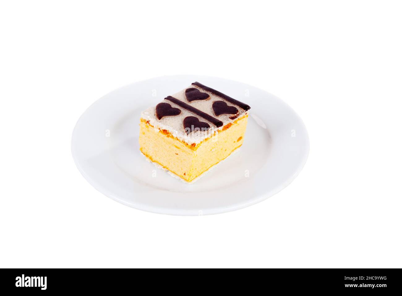Gâteau au soufflé au chocolat sur une assiette blanche, concept de la Saint-Valentin Banque D'Images