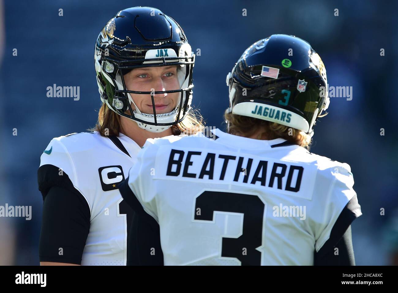 East Rutherford, New Jersey, États-Unis.26th décembre 2021.Jacksonville Jaguars Quarterback TREVOR LAWRENCE (16) et Jacksonville Jaguars Quarterback CJ BEATHARD (3) sont vus au stade MetLife à East Rutherford New Jersey New York défaites Jacksonville 26 à 21 (Credit image: © Brooks Von Arx/ZUMA Press Wire) Credit: ZUMA Press, Inc./Alay Live News Banque D'Images