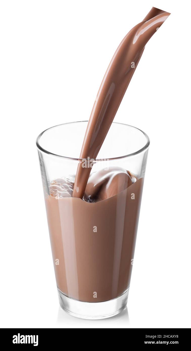 lait au chocolat ou boisson au cacao versé dans le verre Banque D'Images