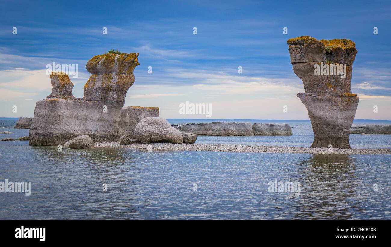 Vue sur les célèbres monolithes de l'île Quarry, dans le parc national de l'Archipel-de-Mingan, dans la région de la Côte-Nord au Québec, Canada Banque D'Images