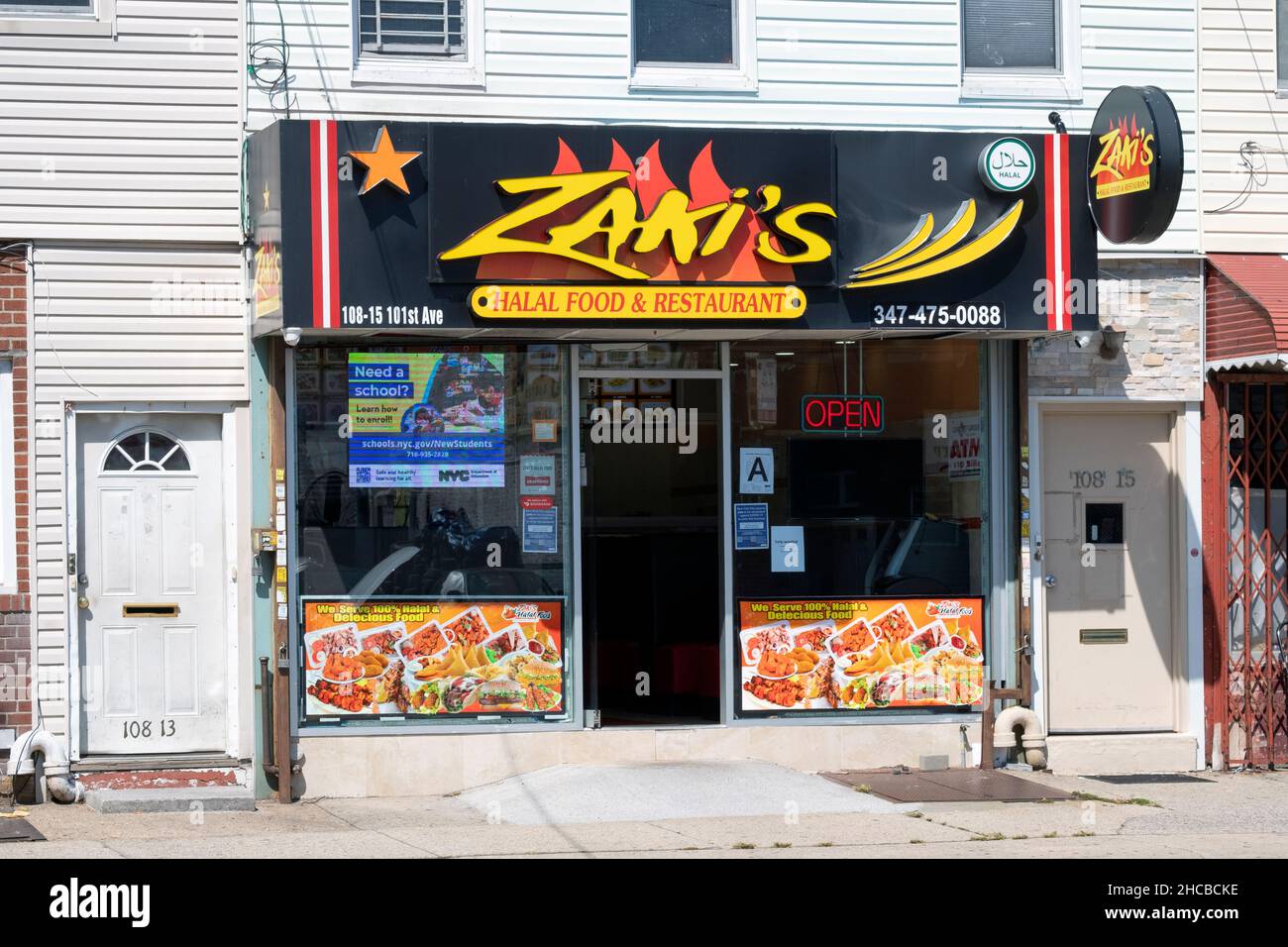 L'extérieur du restaurant Zaki's Halal Food & Restaurant sur 101st Avenue dans South ozone Park, Queens.Il propose de la nourriture et de la viande afghanes. Banque D'Images