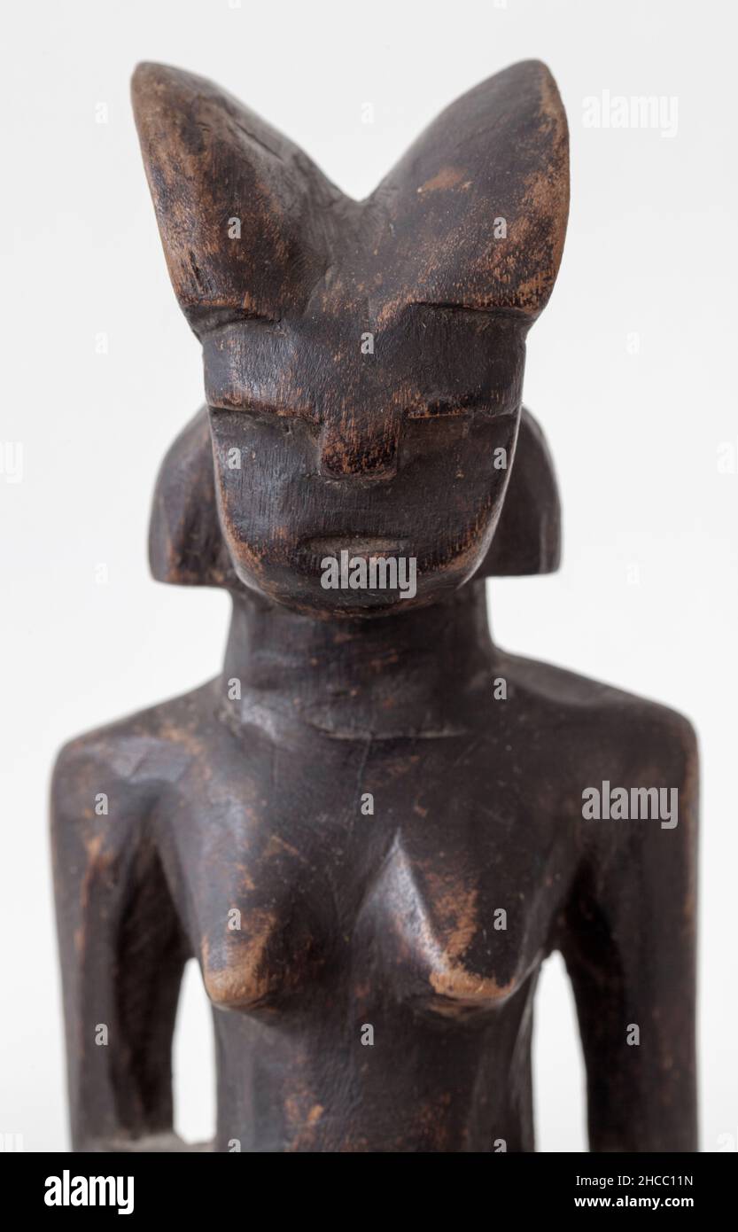 Figurine tribale africaine sculptée à la main Banque D'Images