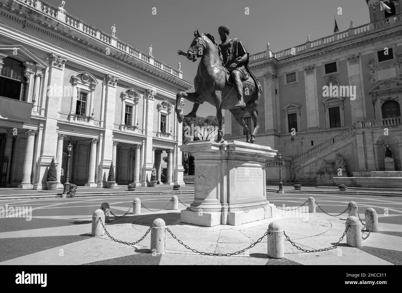 Rome - la statue en bronze de l'empereur Marcus Aurelius sur la place Piazza Campidoglio comme copie de la statue romaine originale. Banque D'Images