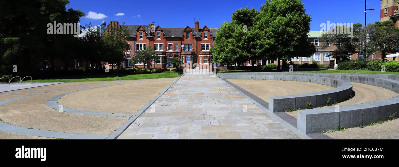 Vue d'été sur Queens Gardens, ville de Warrington, Cheshire, Angleterre, Royaume-Uni Banque D'Images