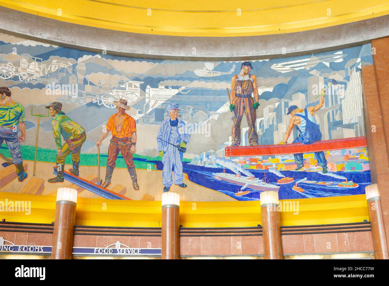 Cincinnati Union terminal est une gare et un musée Art déco de Cincinnati Ohio mosaïque peintures murales en céramique de Wind Reis Banque D'Images