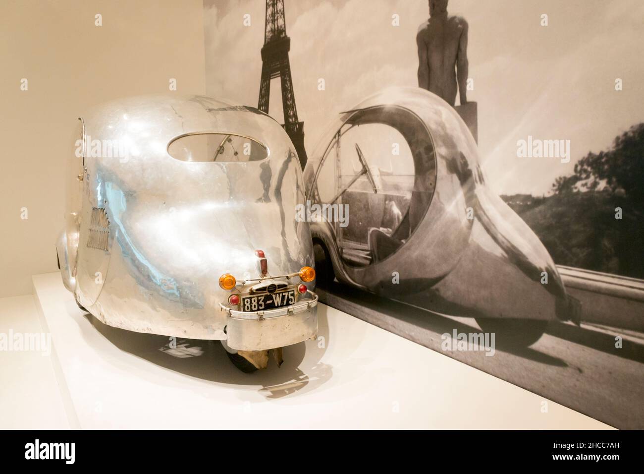 L’oeuf électrique concept car 1942 la voiture électrique futuriste Electric Egg conçue par le designer industriel français Paul Arzens Banque D'Images