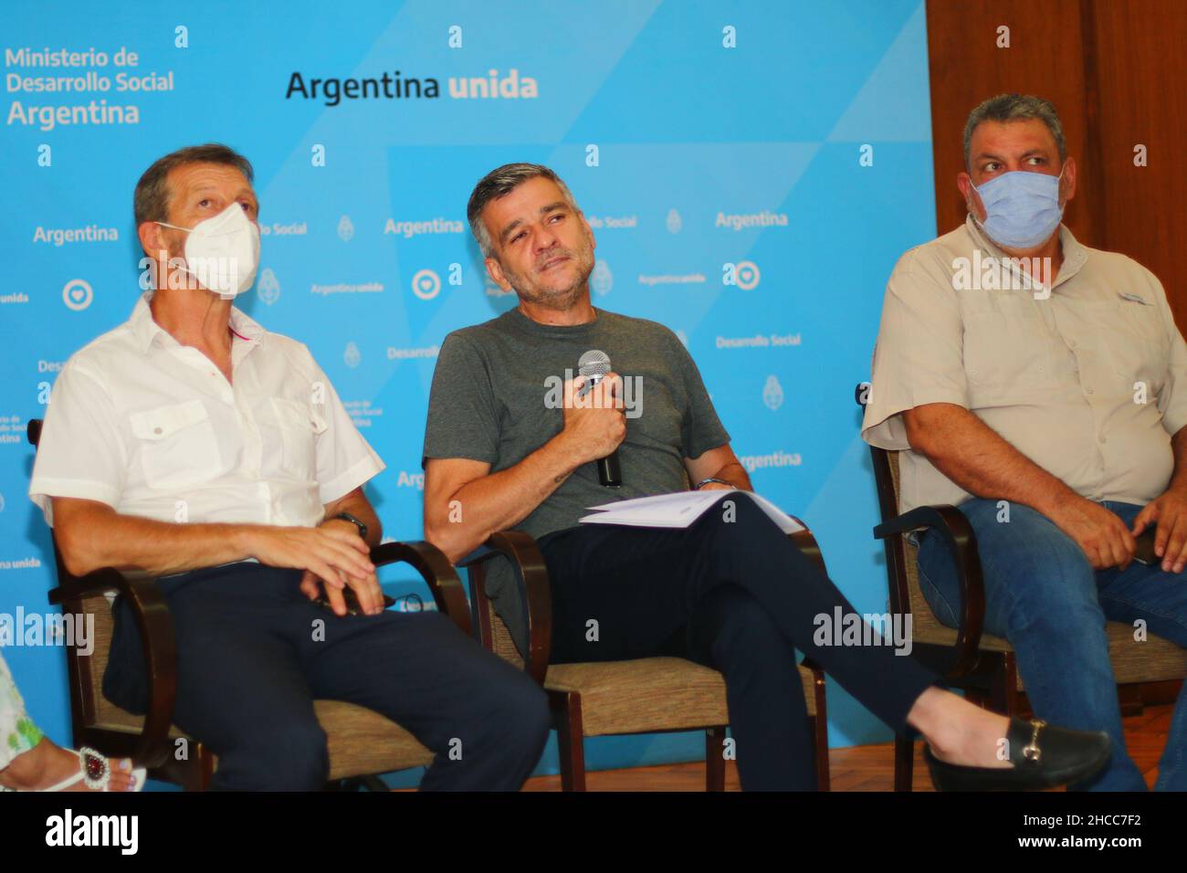 BUENOS AIRES, 27.12.2021: Juan Zabaleta, ministre argentin du développement social, dirige une réunion avec les dirigeants sociaux pour annoncer les politiques Banque D'Images