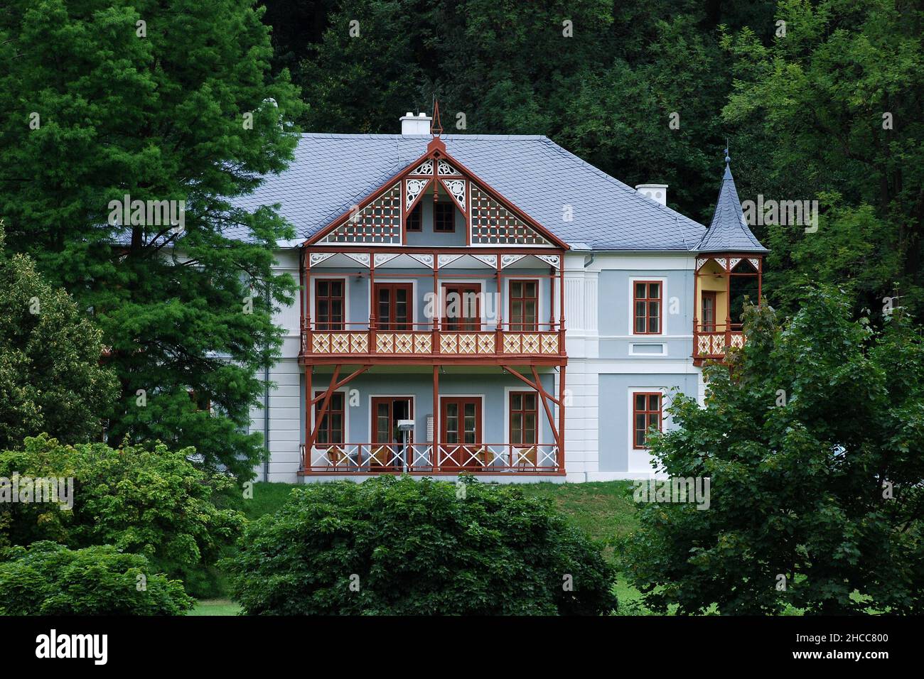 Luhacovice Spa, la ville de Luhacovice, République Tchèque, villa alpine rose Banque D'Images