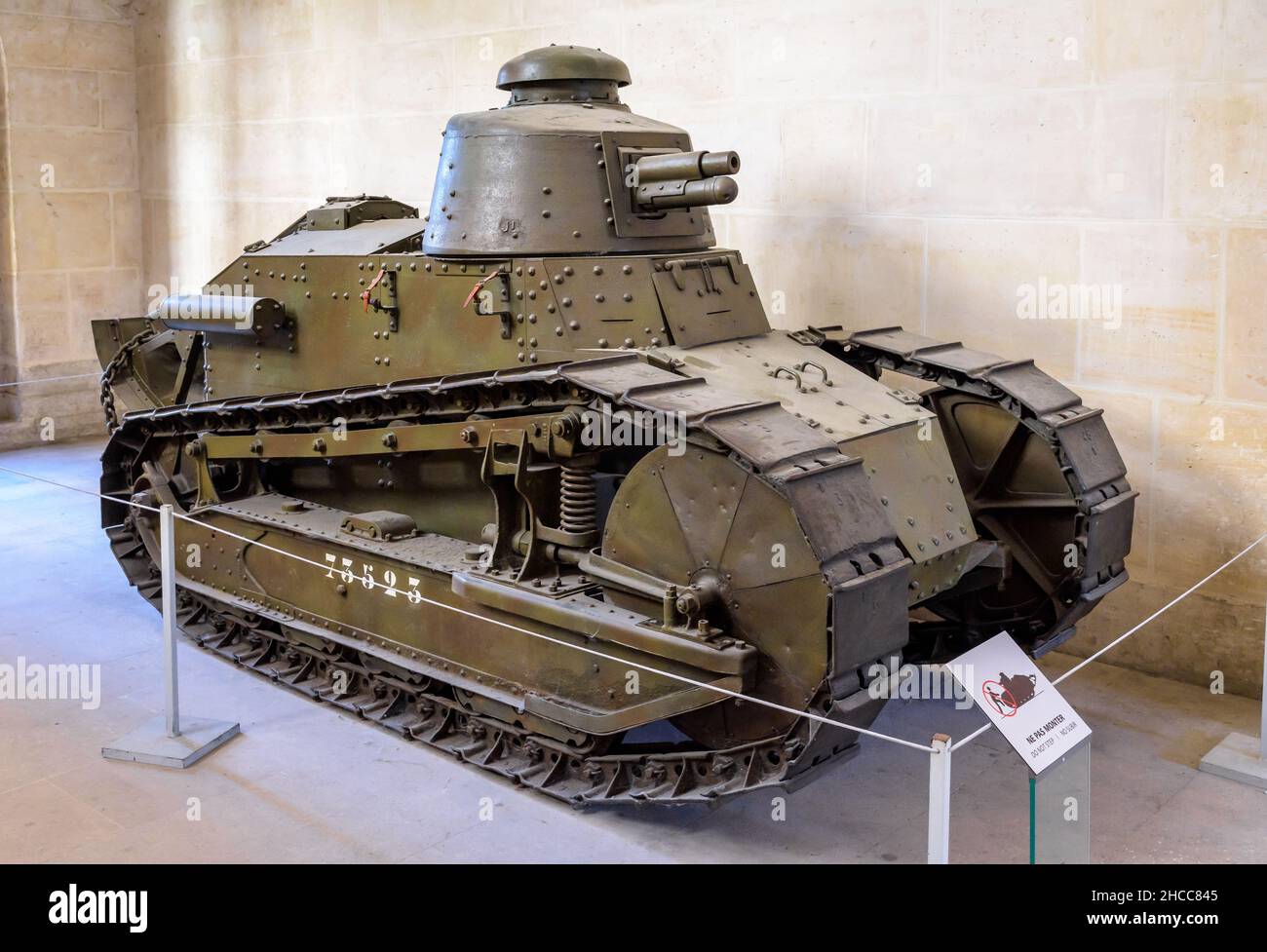 Un char Renault FT exposé par le Musée de l'Armée à l'Hôtel des Invalides à Paris, France. Banque D'Images