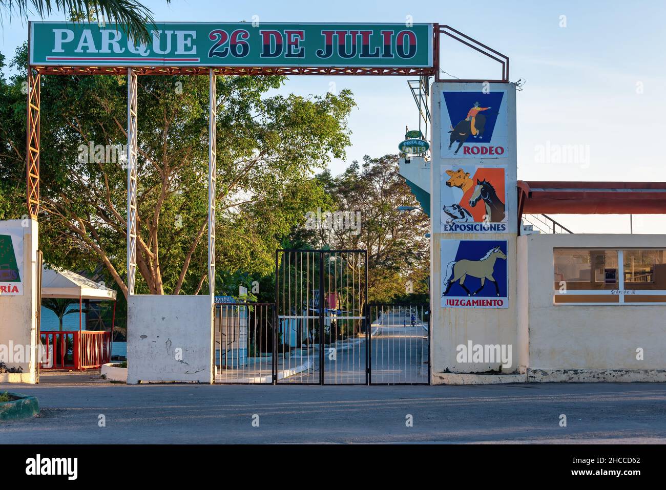 Porte d'entrée du Parque 26 de Julio, Las Tunas, Cuba, 2016 Banque D'Images