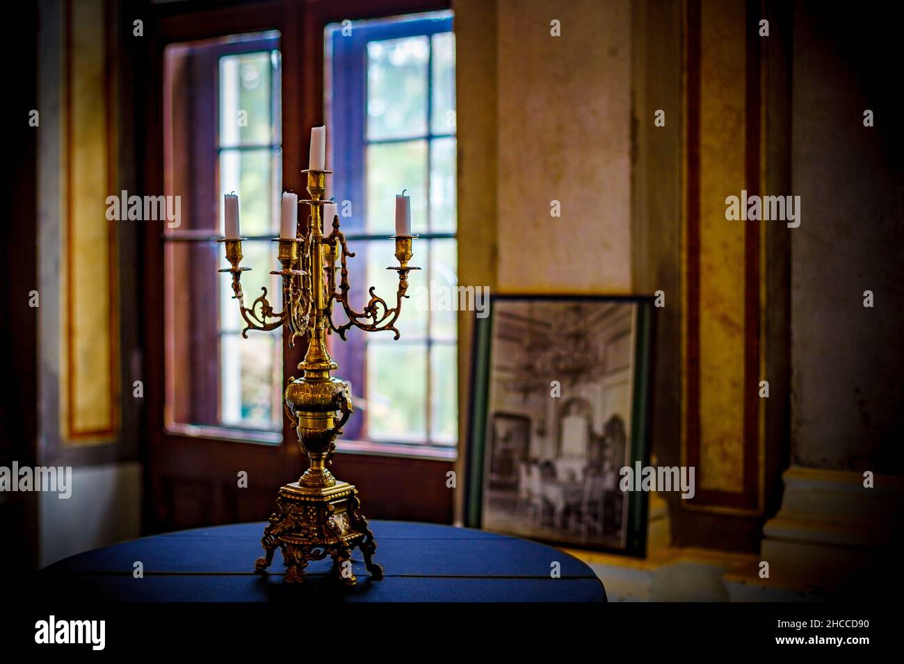Mise au point sélective du chandelier doré vintage Banque D'Images