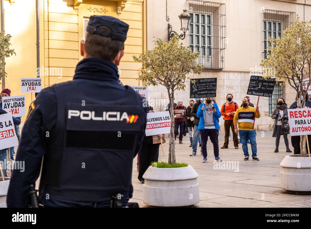 Valence, Espagne; 21 janvier 2021: Des manifestants contre les mesures prises contre Covid contre le secteur de l'accueil par le gouvernement local. Banque D'Images