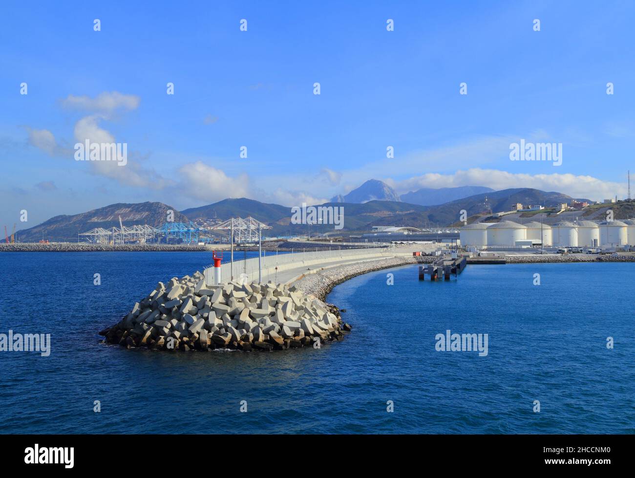 TANGER, MAROC.Vue panoramique du nouveau port de Tanger Med qui est entré en service en 2007.Il a une capacité de manutention de 9 millions de conteneurs. Banque D'Images