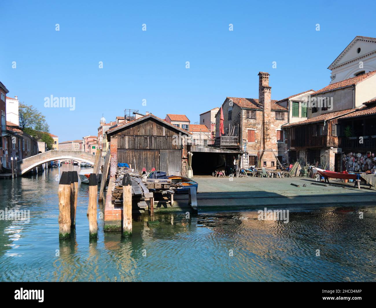 Venise, image panoramique du chantier vide Squero di San Trovaso à Venise.Bâtiment historique de la cour des bateaux, gondoles traditionnelles en bois. Banque D'Images