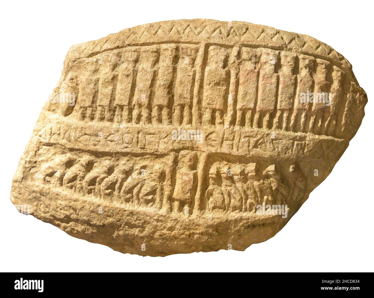 Assiette à sculpter douze dieux lyciens.Dévouement à Zeus, Artemis.Et douze chiens.Isolé sur blanc Banque D'Images