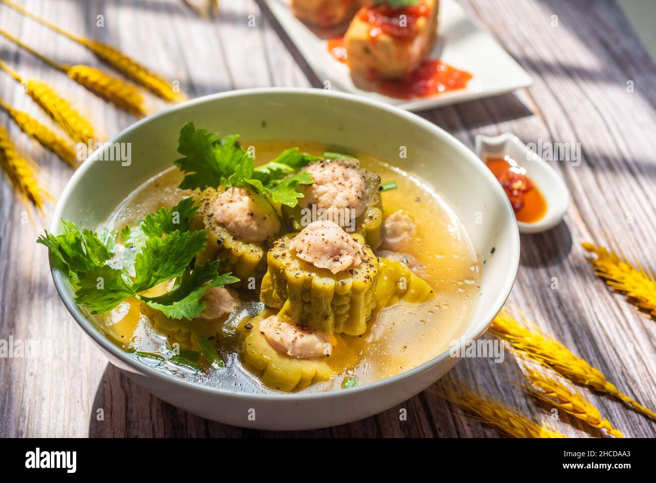 La soupe de melon amer hachée à la saveur délicieuse et fraîche sera certainement un choix extrêmement raisonnable en été chaud. Banque D'Images