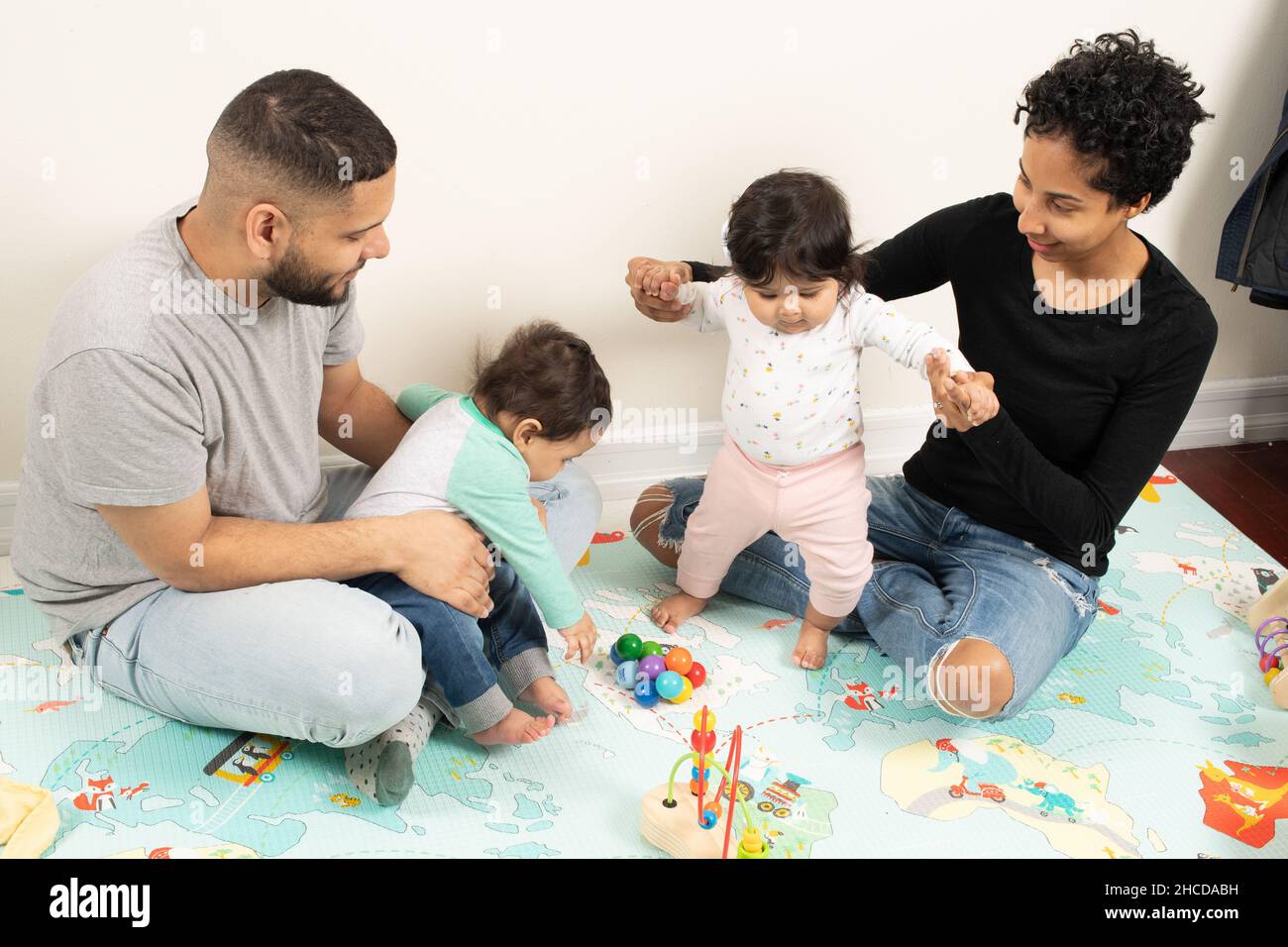 Bebes Jumeaux Banque D Image Et Photos Alamy
