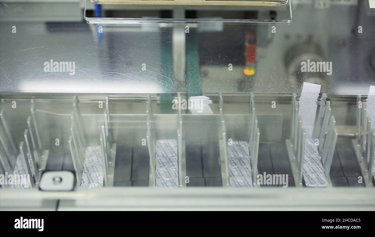Ligne de production pharmaceutique.Ligne automatique pour la production de médicaments.Convoyeur pour la production de médicaments. Banque D'Images