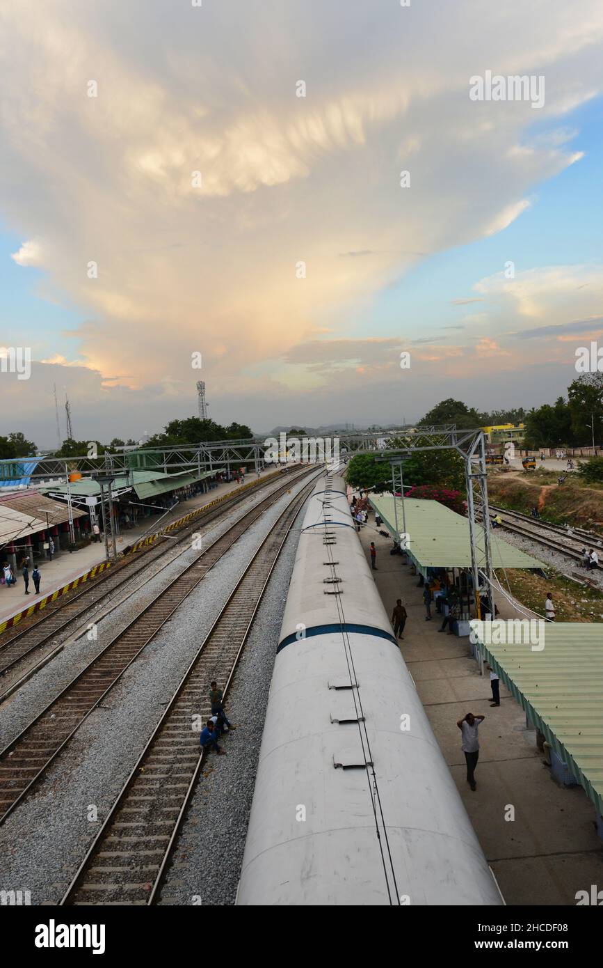 Gare de Kuppam, district de Chittoor, Andhra Pradesh, Inde. Banque D'Images
