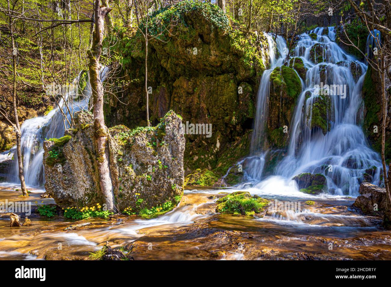 La chute d'eau de Beussita 2, l'une des nombreuses cascades rencontrées lors de la randonnée dans le parc national de Chérile Nerei-Beussita.Photo prise le 24th avril 2021 CH Banque D'Images