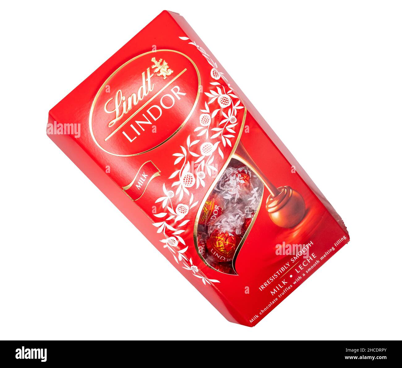 Norwich, Norfolk, Royaume-Uni – décembre 2021.Vue de dessus plan plat d'une boîte de chocolats Lindor de Lindt découpé isolé sur un fond blanc Uni Banque D'Images