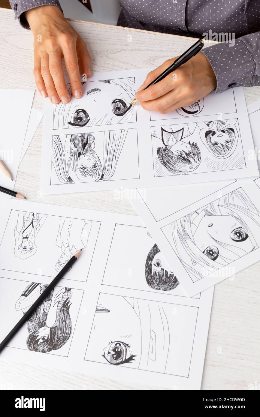 Un artiste dessine un storyboard d'un livre de BD animé.Style Manga. Banque D'Images