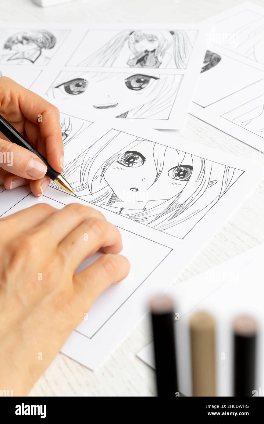Un artiste dessine un storyboard d'un livre de BD animé.Style Manga. Banque D'Images