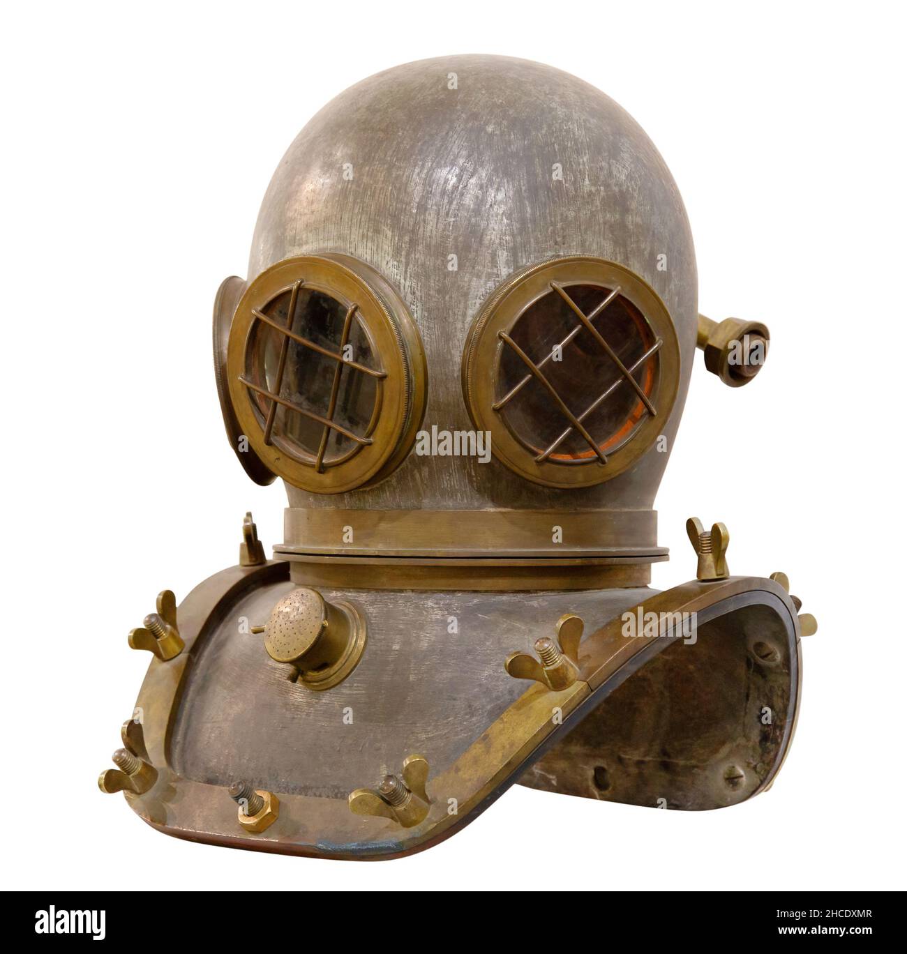 Ancien casque de plongée en métal ancien isolé sur fond blanc avec passe-cheveux Banque D'Images