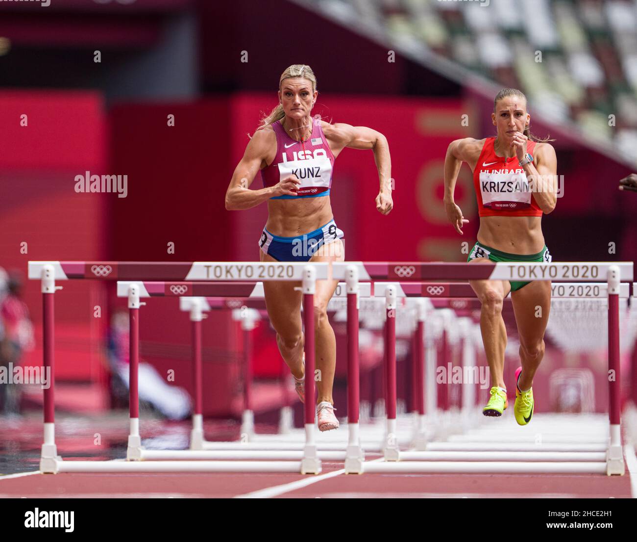 Annie Kunz participant aux haies de 100 mètres de l'heptathlon aux Jeux Olympiques de Tokyo en 2020. Banque D'Images