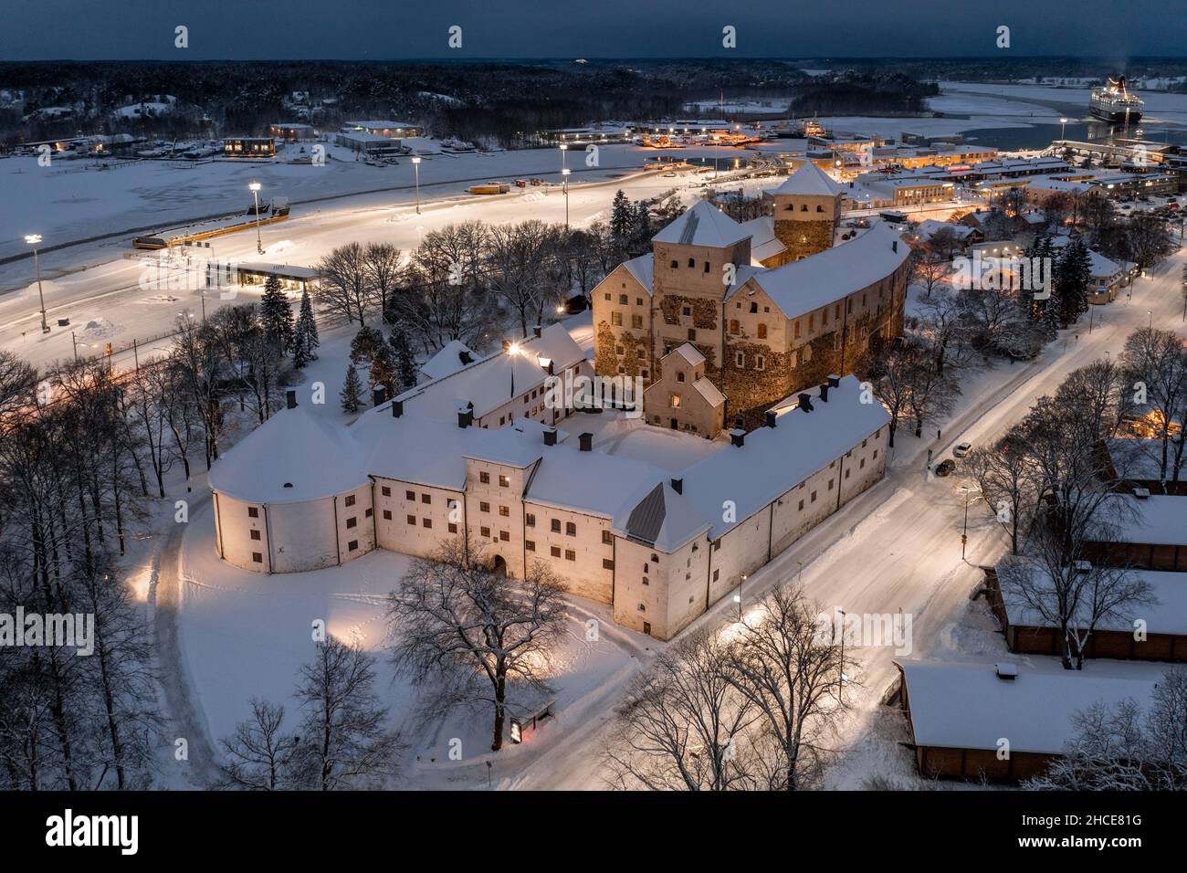 Vue aérienne du château de Turku en hiver à Turku, Finlande. Banque D'Images