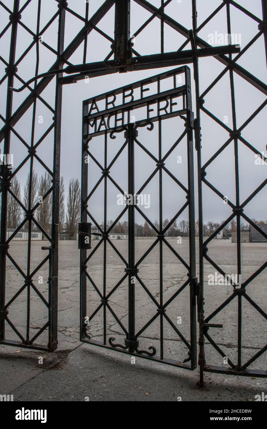 Arbeit macht frei porte, camp de concentration nazi, Dachau, Allemagne Banque D'Images