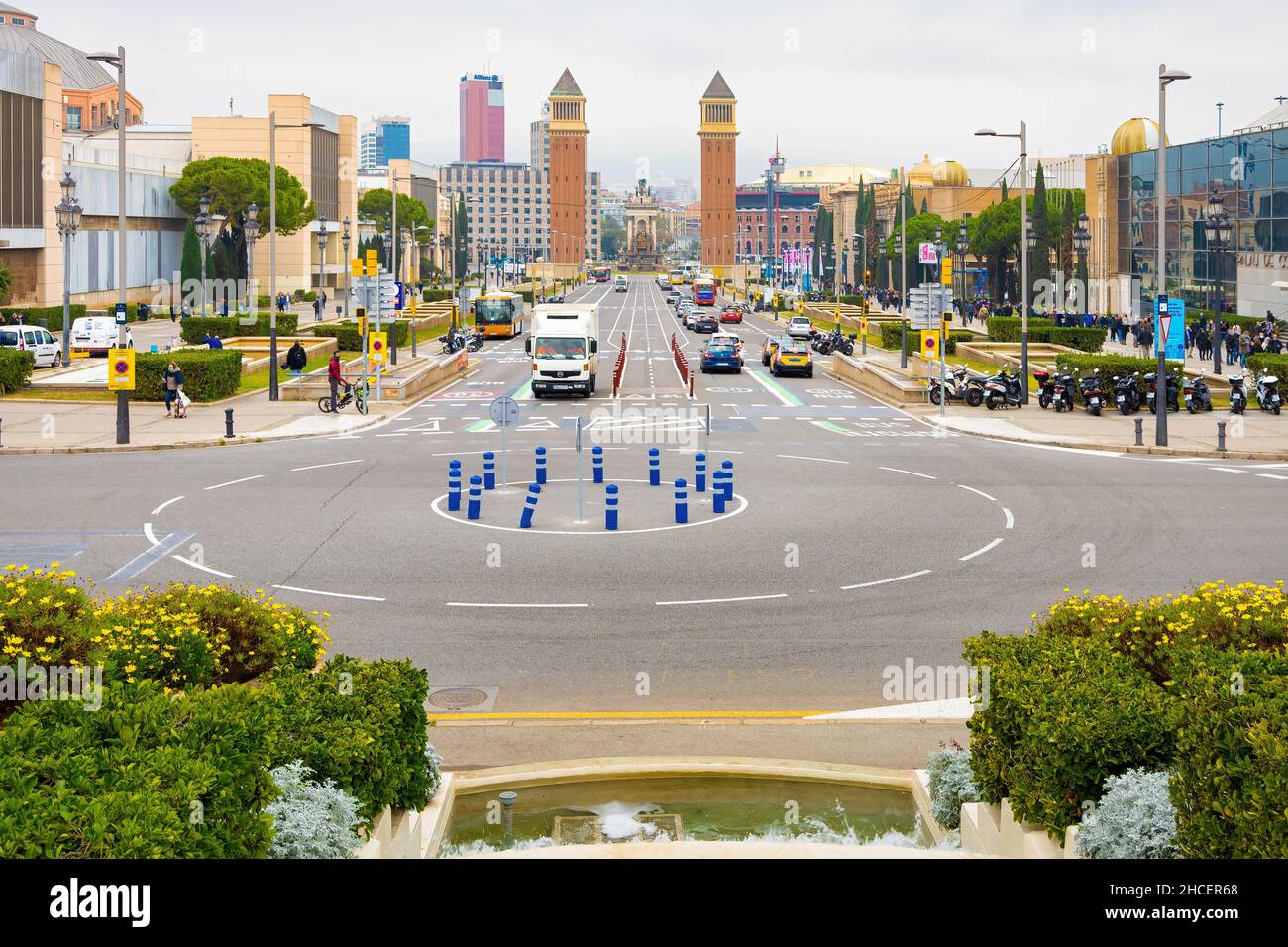 Vue panoramique depuis les marches du Palais National de Montjuic en AvReina Cristina, Barcelone, Catalogne, Espagne Banque D'Images
