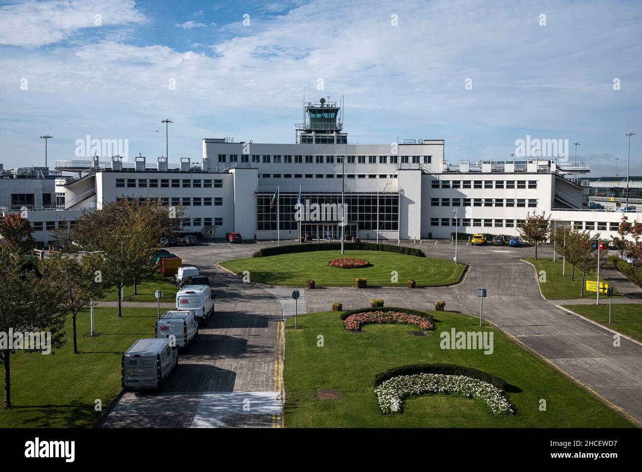 Le bâtiment d'origine du terminal et la tour de contrôle de l'aéroport de Dublin, Dublin, Irlande Banque D'Images
