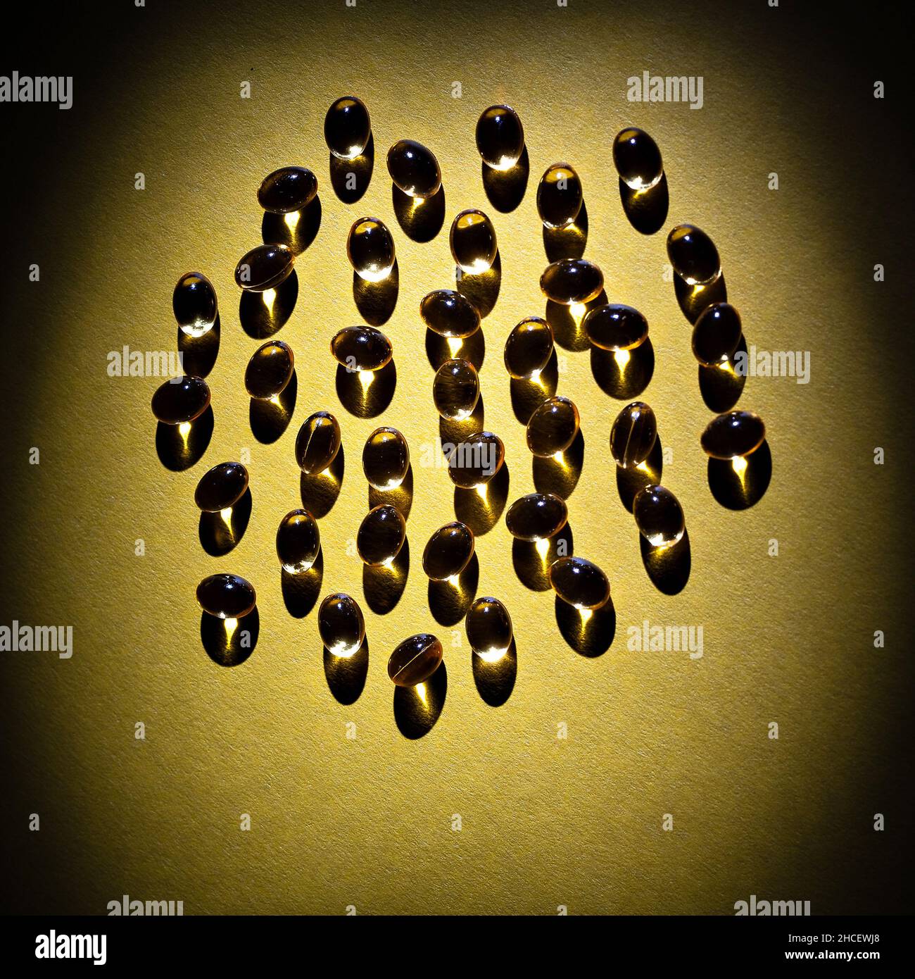 vitamine d-3 complément de gels souples en faible clé. concept de prévention immunitaire Banque D'Images