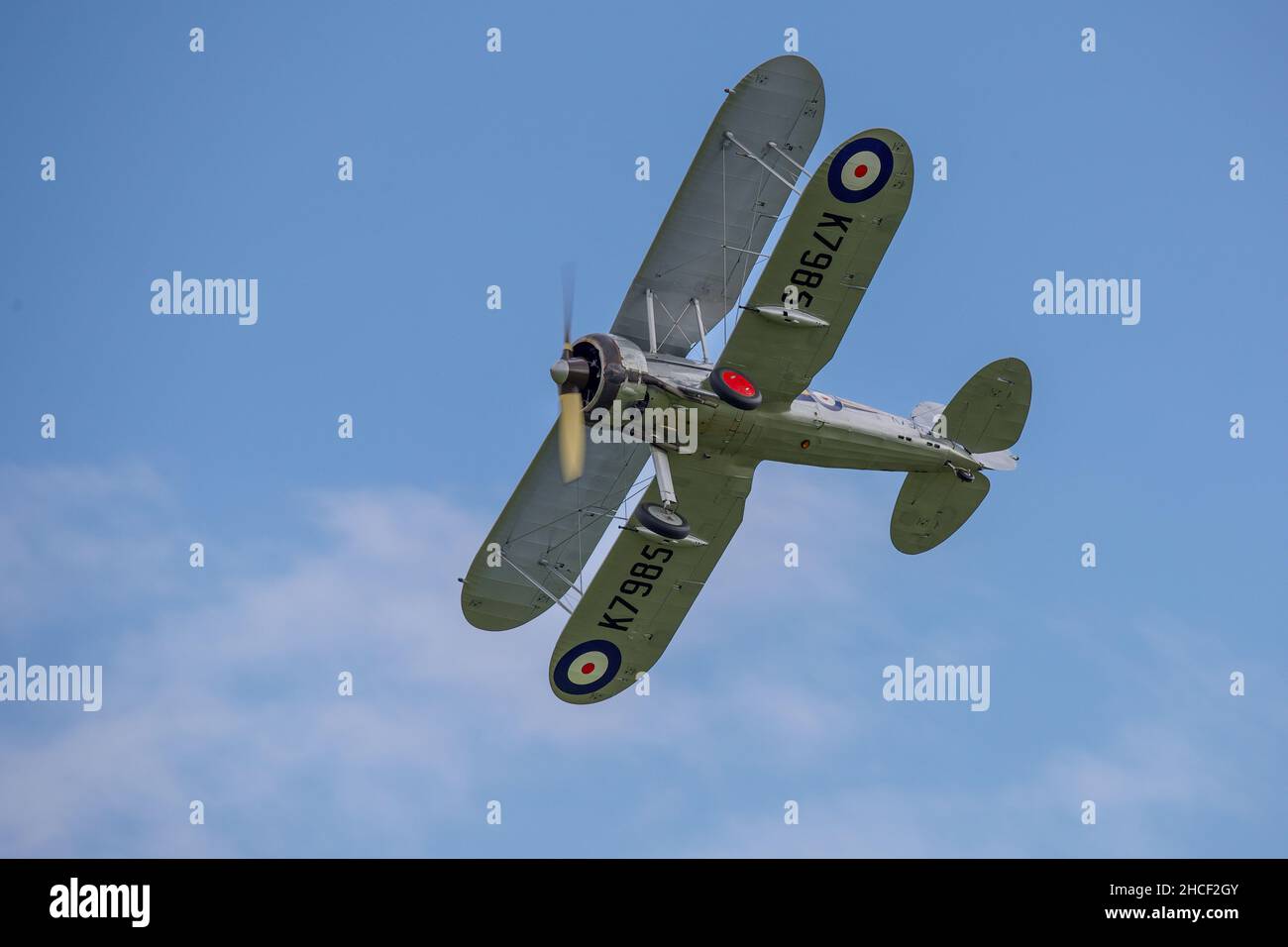 1938 Gloster Gladiator (K7985) en vol au Shuttleworth Flying Festival Airshow le 6th juin 2021 Banque D'Images