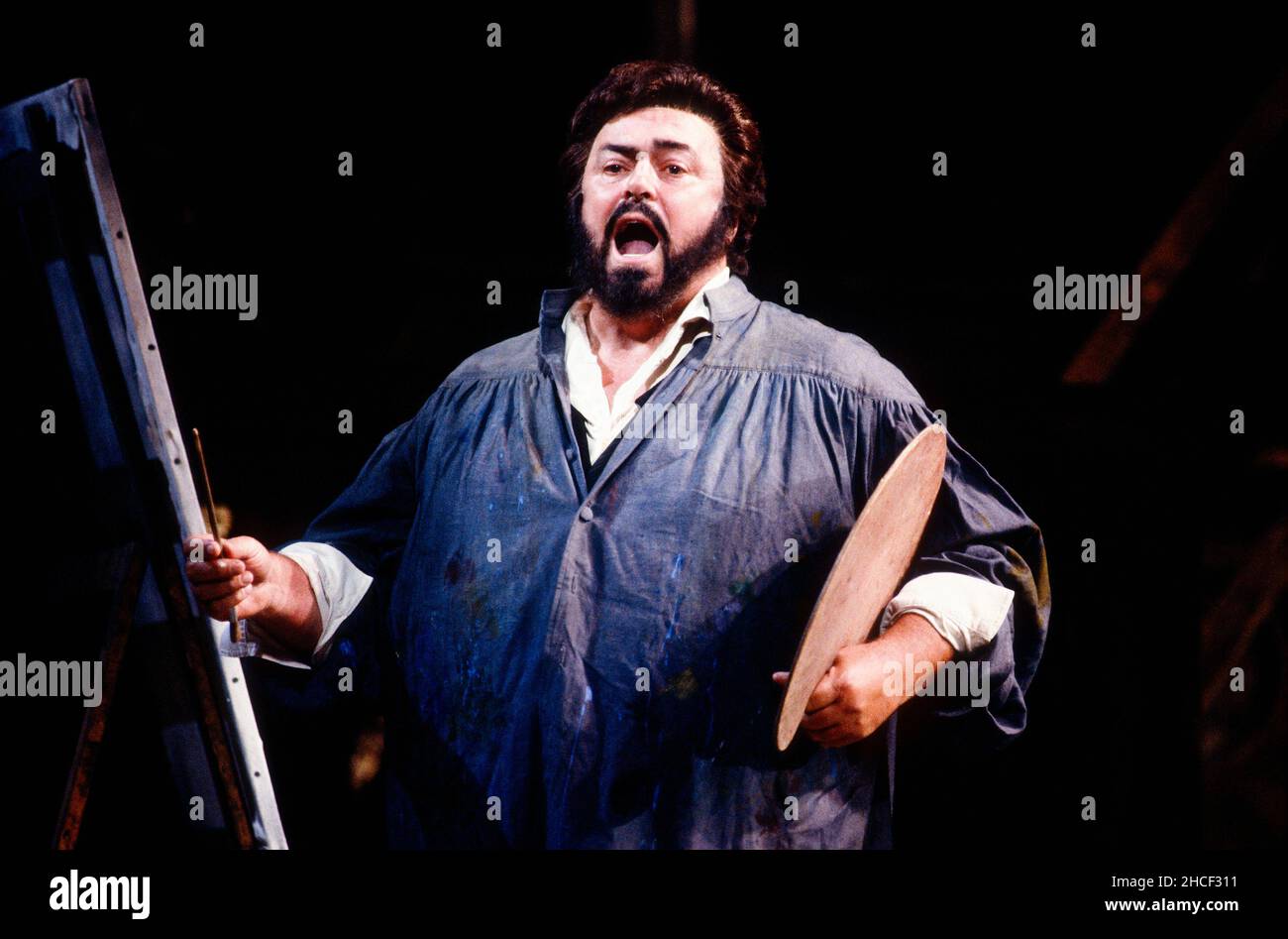 Acte I: Luciano Pavarotti (Mario Cavaradossi) dans TOSCA par Puccini à l'Opéra Royal, Covent Garden, Londres WC2 12/09/1992 chef d'orchestre: Zubin Mehta set design: Renzo Mongiardino costumes: Marcel Escoisier éclairage de renouveau: John B Lire le directeur original: Franco Zeffirelli directeur de renouveau: John Cox Banque D'Images