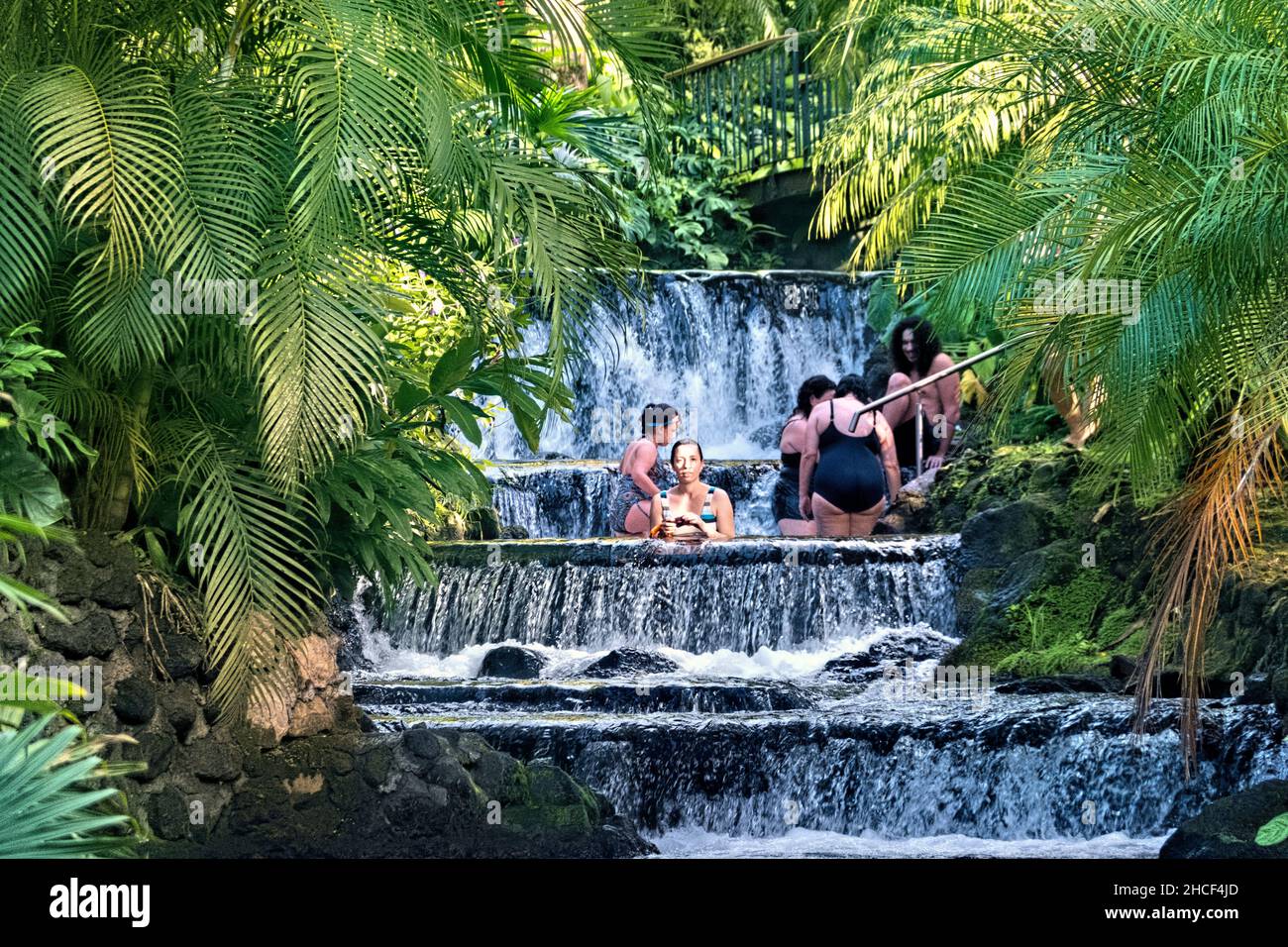 Profitez d'une rivière chaude à Tabacon Hot Springs, la Fortuna, Costa Rica Banque D'Images