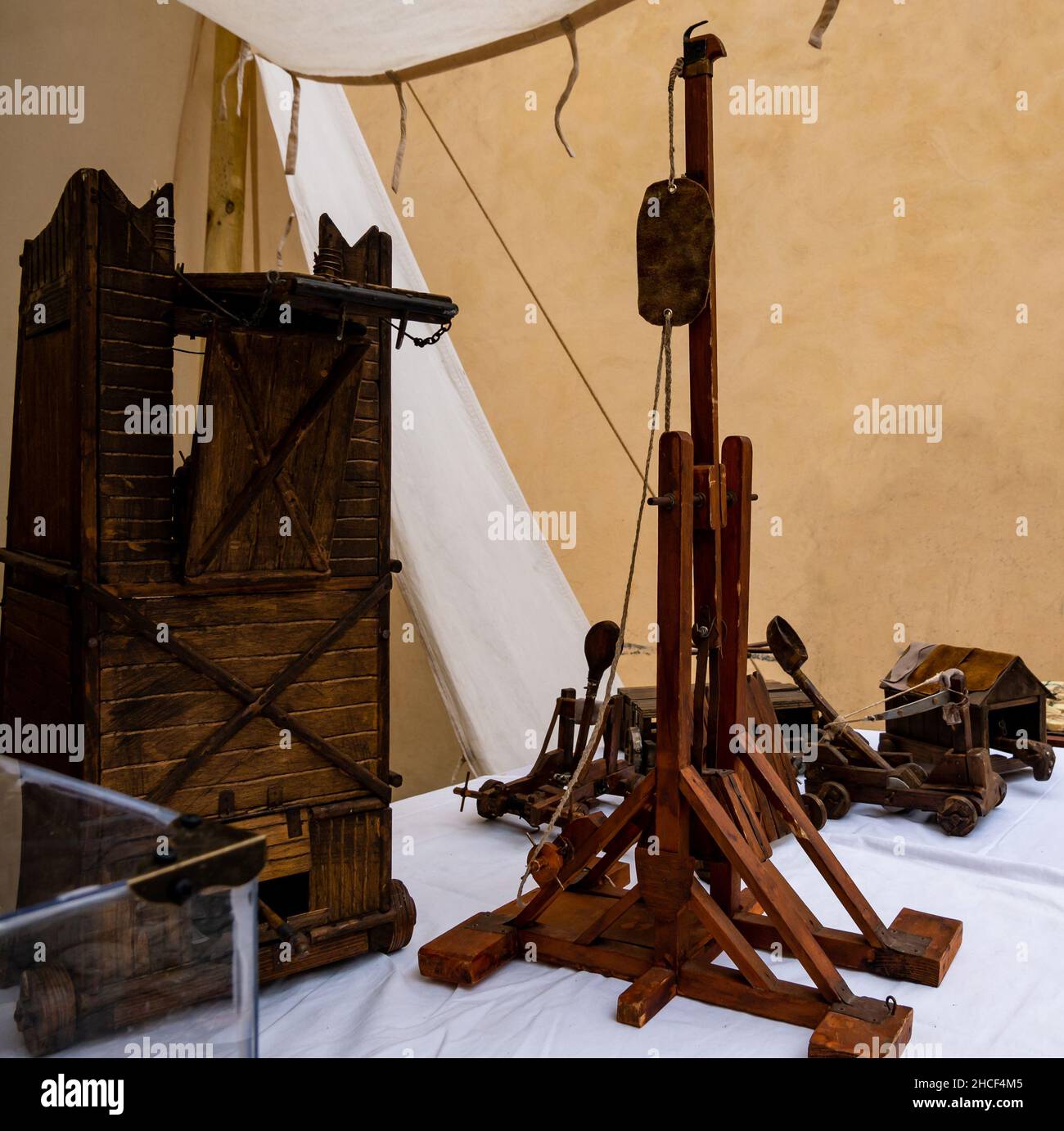 reproduction d'un modèle médiéval de siège en trébuchet Banque D'Images